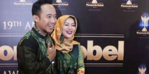 Masya Allah, Cantiknya Istri Denny 'Cagur' Berhijab