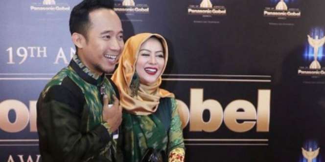 Masya Allah, Cantiknya Istri Denny 'Cagur' Berhijab