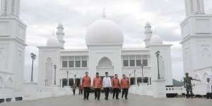 Baru Diresmikan Jokowi, Begini Indahnya Masjid Oesman Al-Khair