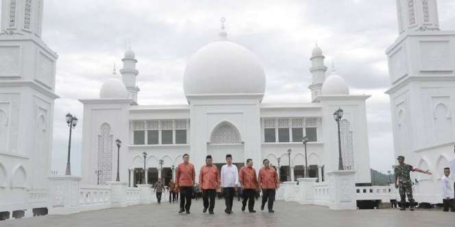 Baru Diresmikan Jokowi, Begini Indahnya Masjid Oesman Al-Khair