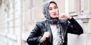 Tiru Gaya Berhijab Dian Pelangi untuk Hijaber Berpipi Chubby