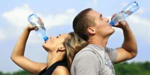 Rasakan Manfaat Minum Air Putih Saat Pagi Hari