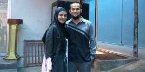 Tampilan Busana Syari Shireen Sungkar