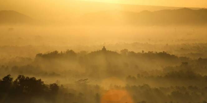 Waktu Terbaik untuk Menyaksikan Sunrise di Punthuk Setumbu