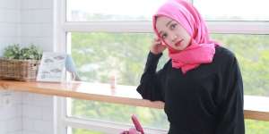 Ola Ayu: Hijab Pink Bikin Wajah Tampak Putih dan Merona