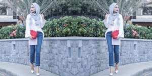 Farheen Naqi: Paduan Kombo Kemeja Putih-Celana Denim