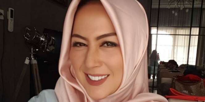 Masya Allah, Alasan Istri Denny Cagur Berhijab Bikin Haru