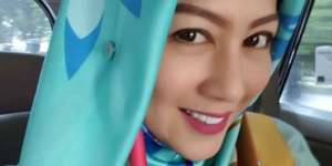Manisnya Pujian Denny 'Cagur' Lihat Istri Berhijab