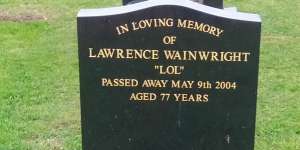 Nama di Nisan Ini Bikin Heboh, Apa yang Janggal?