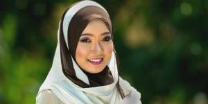 Trik Merampingkan Hidung yang Terlihat Besar
