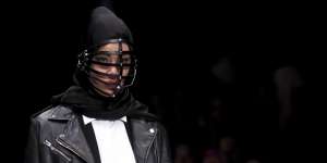Tersihir Hijab di Jakarta Fashion Week