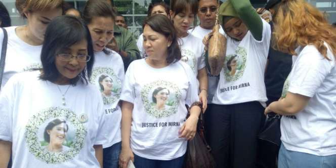 Pendukung Mirna Sesaki Ruang Sidang Jessica