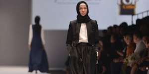Busana Hijab Misterius Karya Jenahara Black Label