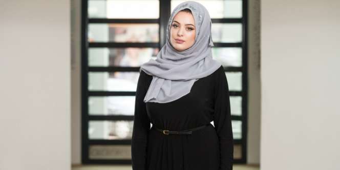 Pecinta Fashion Hitam, Mix Match Spesial Ini Untukmu