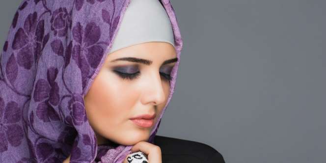 Gaya Santai dengan Sentuhan Makeup Elegan