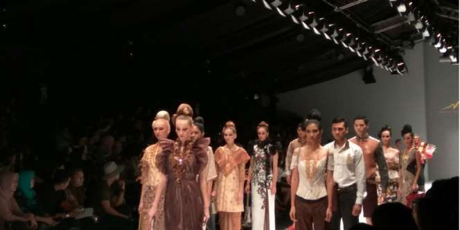 Detail Kontemporer Busana Tradisional Musa Widyatmodjo