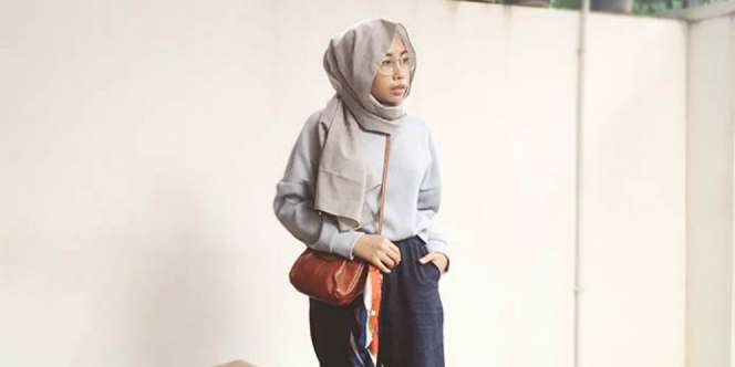 Yulia Rahmawati: Gaya Sporty Musim Hujan