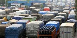 Menhub Kaji Larang Truk Melintas Bali