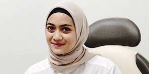 Ayudia Tampilkan Gaya Busana Hijab Monokrom