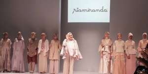 Koleksi Hijab Musim Panas Ria Miranda yang Memukau