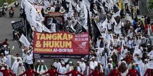 Demo 4 November, Satu Mobil Terbakar