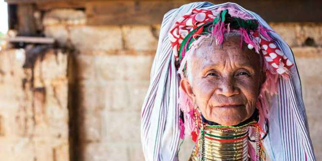 Ngeri, Tapi Keunikan Suku Leher Panjang Sukses Pikat Wisatawan