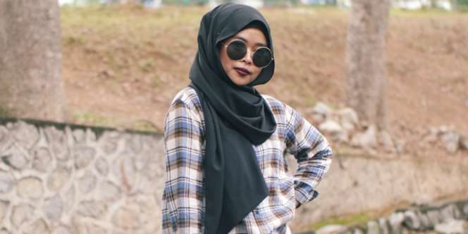 Shea Rasol: Kemeja Longgar Bikin Nyaman Bergerak