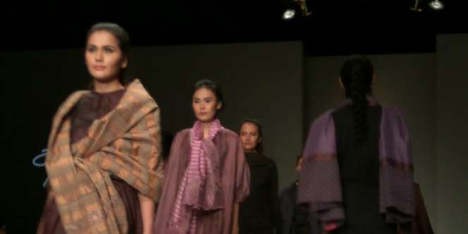 Desain Kain Tenun Tuty Cholid Pikat Kaum New York