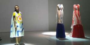 Kolaborasi Unik Mel Ahyar dan Maestro Lukis Memukau Hati