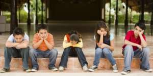 Cukup Senyum Saja Saat Si Kecil Bilang " Aku Bosan!"