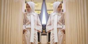 Hijab Tutorial Simpel untuk Menutupi Pipi Tembam