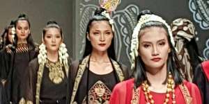Kala Budaya Sumatera-Jawa Berbalut dalam Sentuhan Kain Daerah