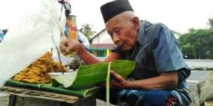 Kisah Kakek Penjual Tahu Tengah Malam