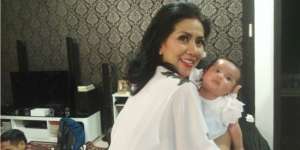 Masya Allah, Venna Melinda Asuh Bayi Dibuang di Masjid