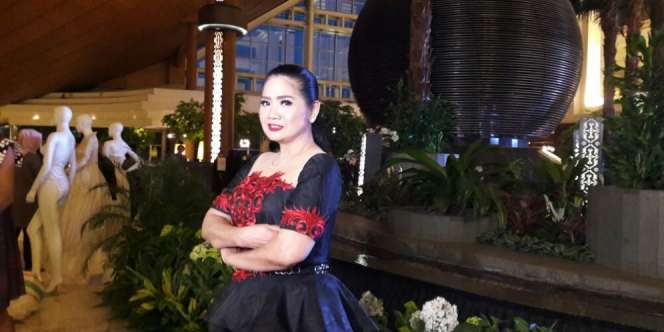Begini Gaya Fashion Vina Panduwinata