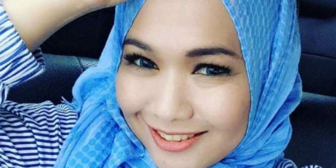 Berhijab, Dea Mirella Bikin Adem