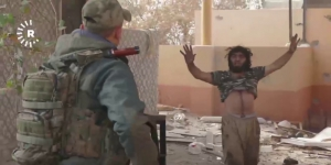 Mengejutkan! Ini Momen Militan ISIS Menyerah
