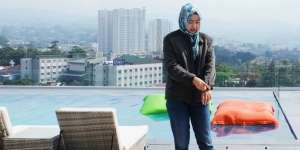 Nia Nastiti: 4 Tips Tampil Maksimal dengan Jaket Bomber