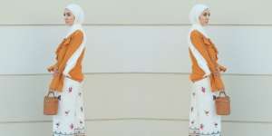 Dania Badawi: Oranye Tua & Bunga Beri Kesegaran Tampilan Hijab