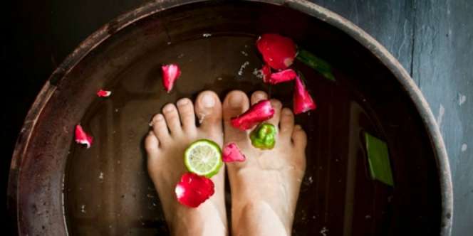 Trik Mudah Atasi Bau Kaki