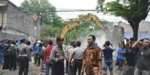 Mendadak Dengar Suara Orang Mengaji, Eksekusi Rumah Ditunda