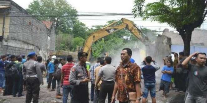 Mendadak Dengar Suara Orang Mengaji, Eksekusi Rumah Ditunda