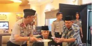 Masya Allah, Jenderal Bintang Dua Ini Tak Malu Layani Ulama