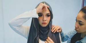 Hijab Artis Terkenal Ini Panen Kecaman, Kenapa?