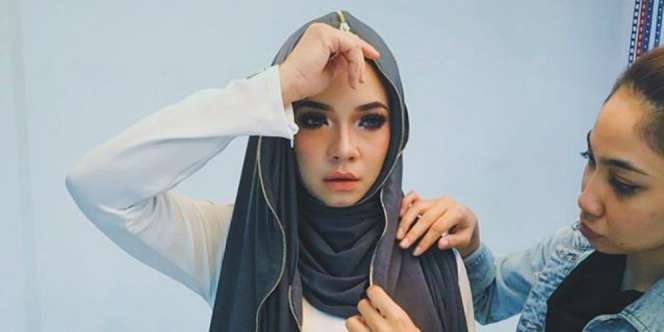 Hijab Artis Terkenal Ini Panen Kecaman, Kenapa?