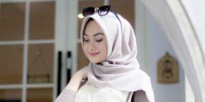 Referensi Outfit untuk Acara Semi Formal