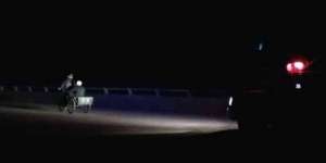 Kebaikan Dua Polisi Ini Bikin Dunia Terharu