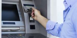 Unik, Orang Bisa Tarik Tunai Beras di ATM Ini