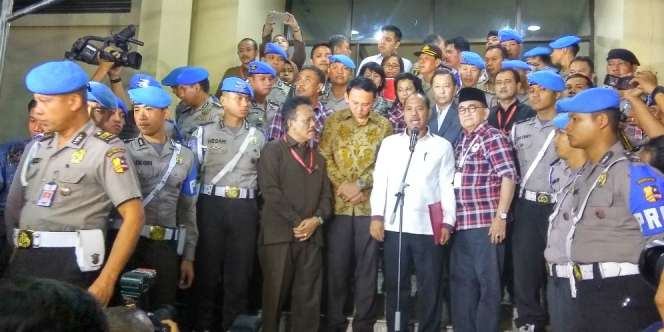 Usai Diperiksa, Ahok Hanya Menunduk
