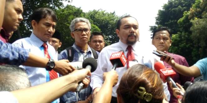 Buni Yani Diperiksa Polisi, Pengacara Bawa Setumpuk Bukti